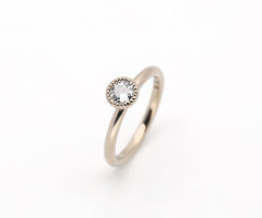 鍛造製法のエンゲージリング